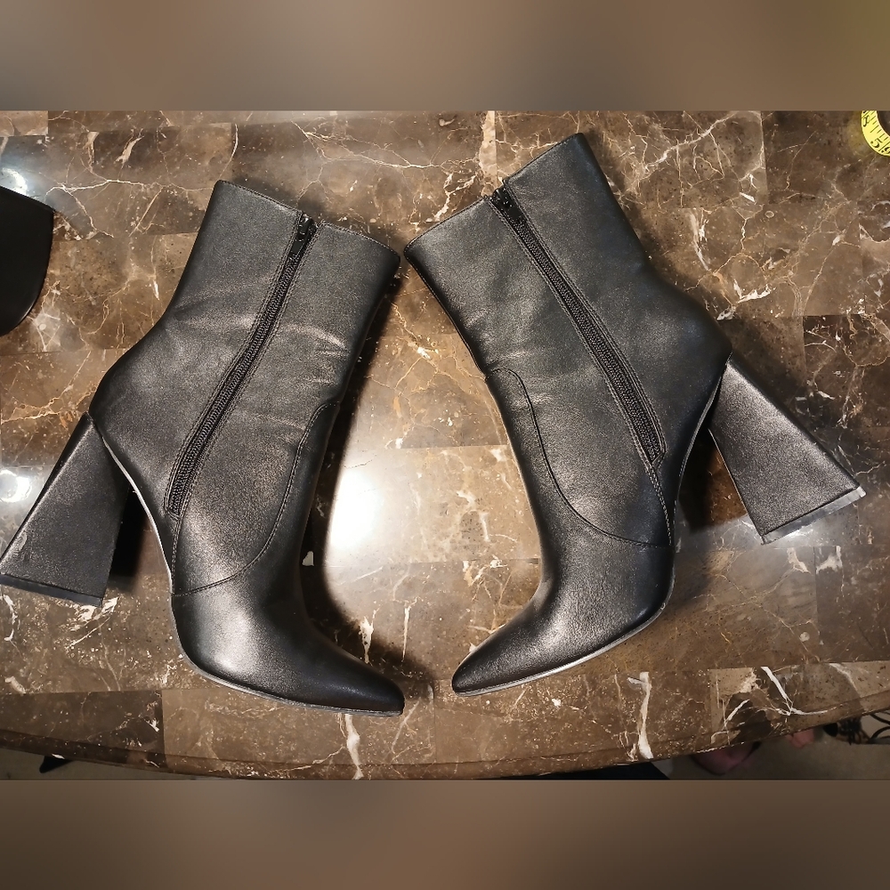 Sleek Black Heeled Boots for Women - Picture 5 of 16